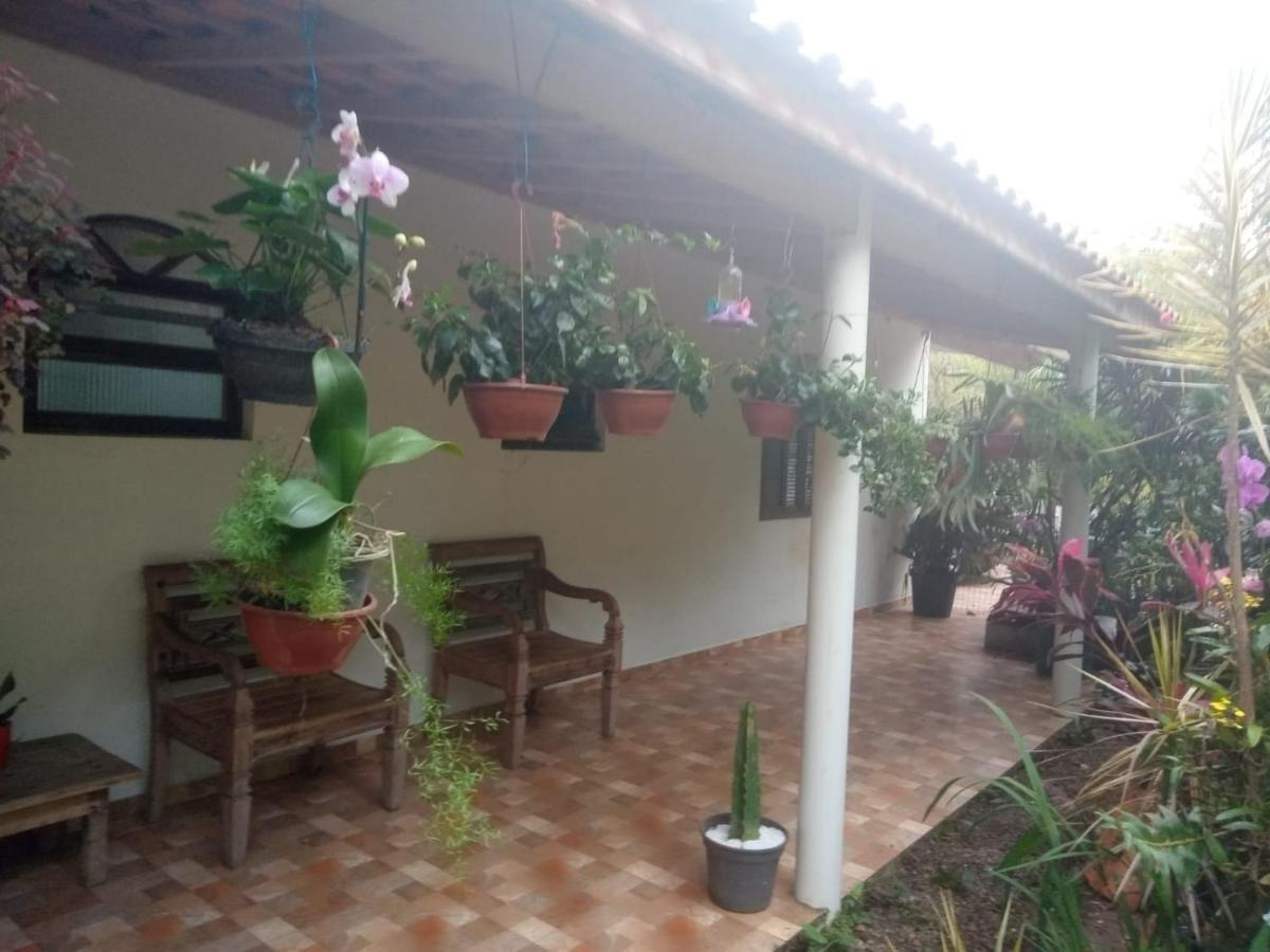 Suites próximo ao rio Jaguareguava em Bertioga Exterior foto